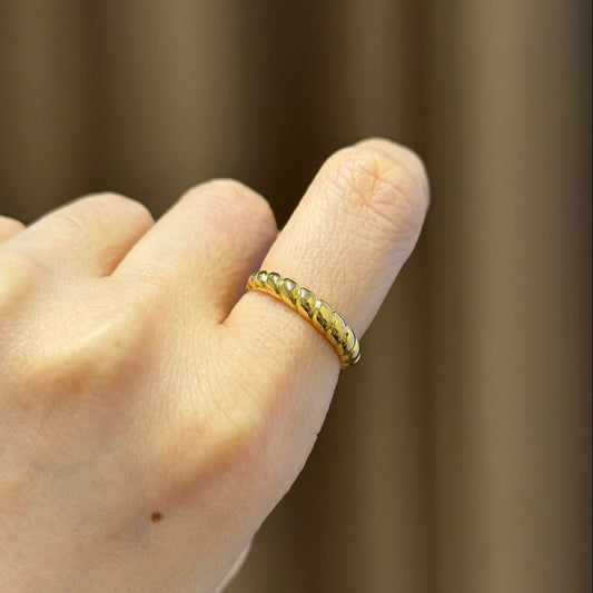 Twisted Band Ring