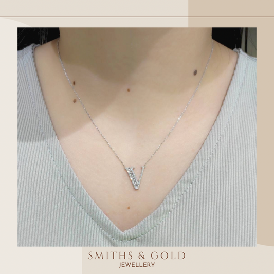 V Initial Pendant