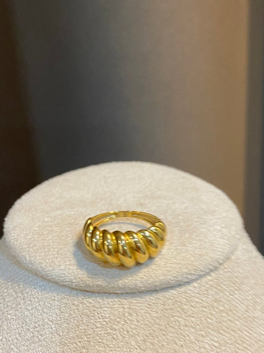 Ribbed Gold Ring