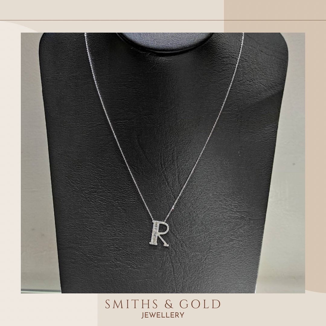 R Initial Pendant